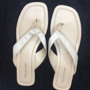 Worthington Women’s Size 9 M Off White Flip Flop Sandals.